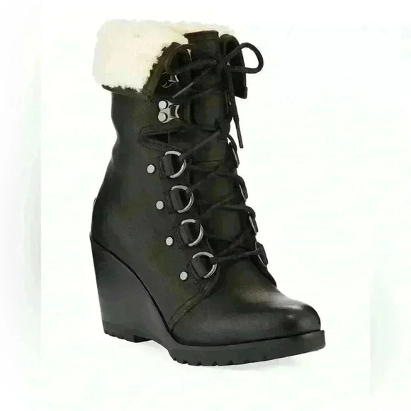 Sorel Black Leather Boots with Cream Fur - Picture 2 of 15